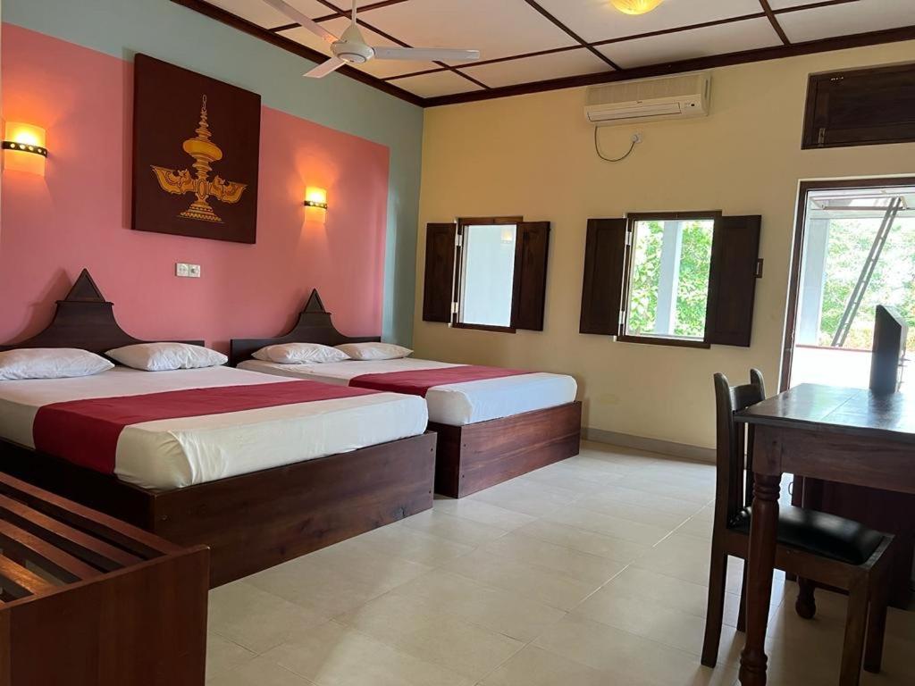 The Triangle Hotel Anuradhapura Szoba fotó