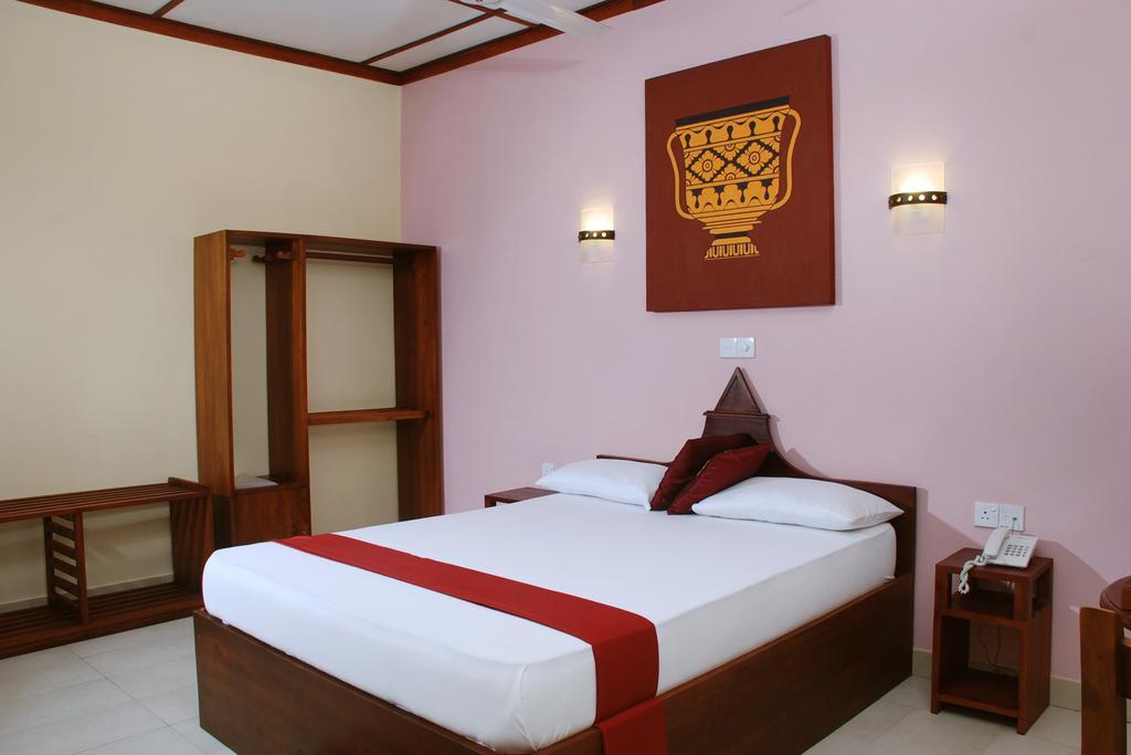 The Triangle Hotel Anuradhapura Kültér fotó
